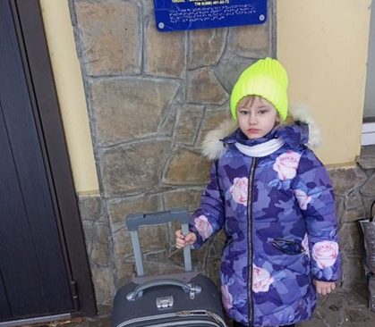 Помогли шестилетней Илоне съездить на обследование в Москву