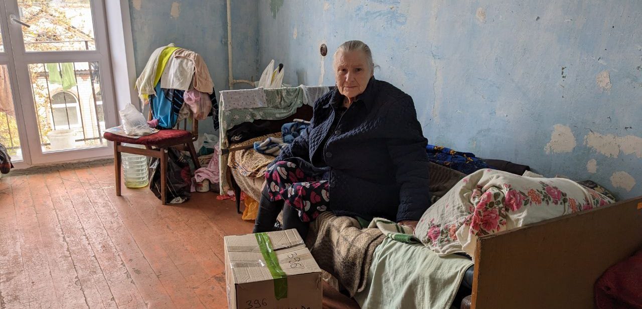 “Господи, помоги мне восстановить пенсию, я им Китекета куплю”: история Раисы Степановны, ставшей беженкой в 78 лет
