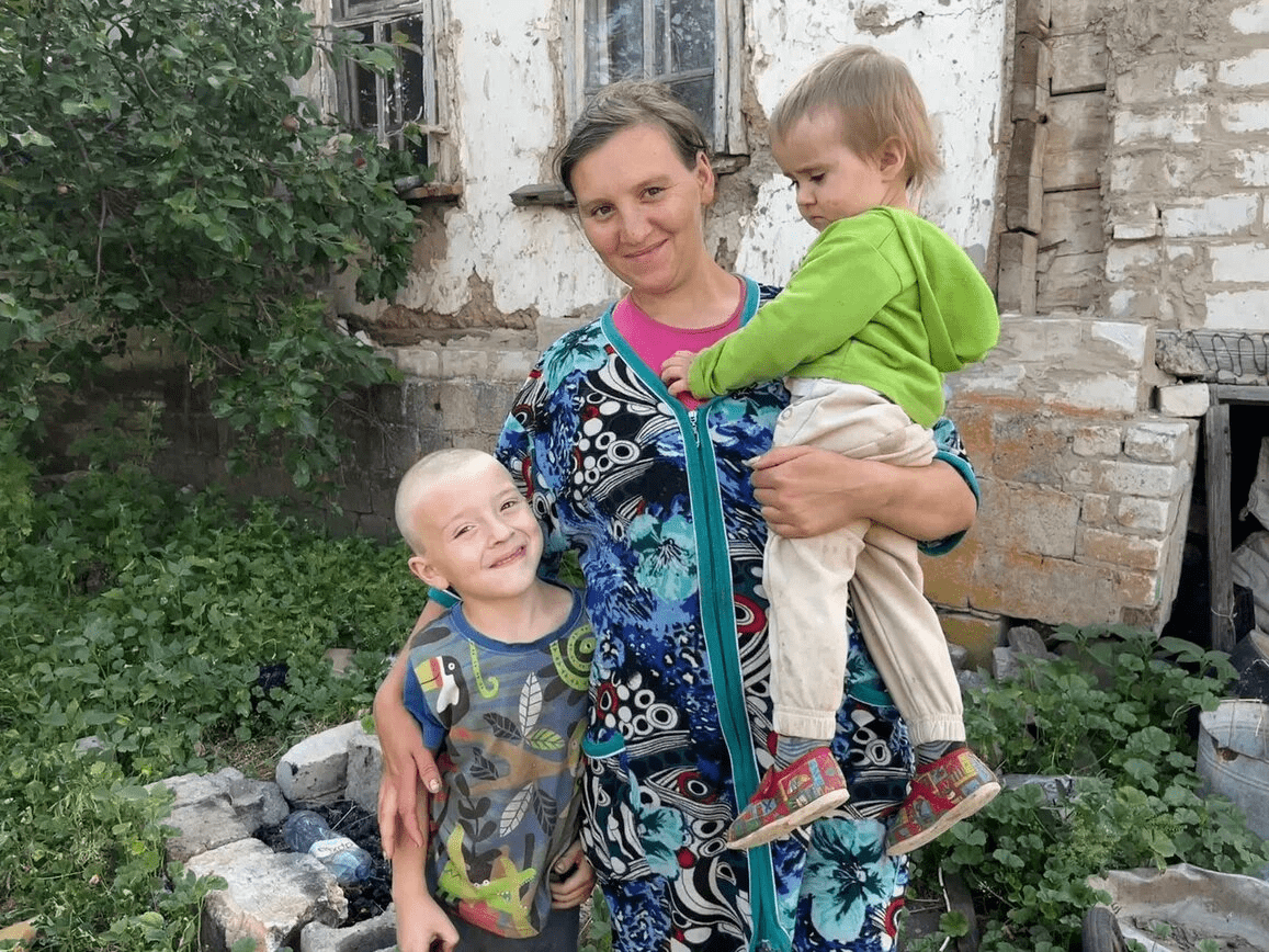 "Мамы для государства не существует": как Даша 25 лет живет без паспорта