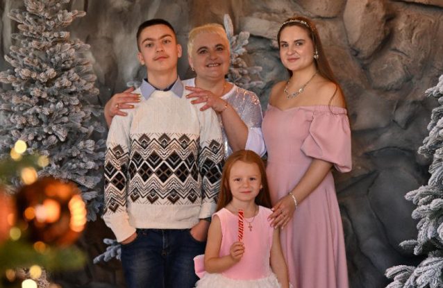 “А они живут в Счастье»: как семья с ребенком-инвалидом выживает на линии соприкосновения