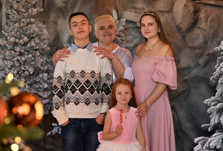 “А они живут в Счастье»: как семья с ребенком-инвалидом выживает на линии соприкосновения